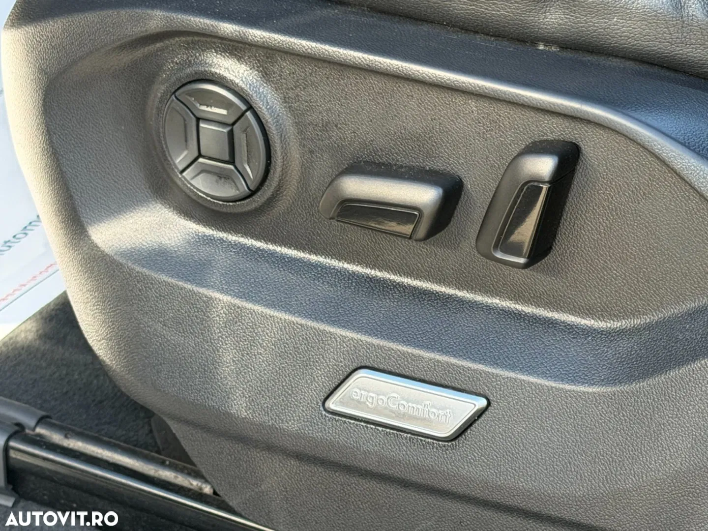 2019 Volkswagen Touareg V6 TDI 4MOTION R-Line, photograph 12