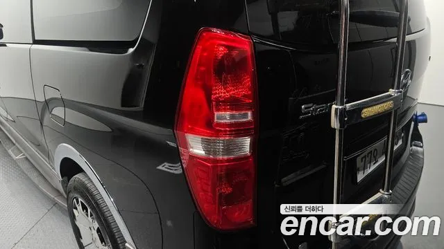 Hyundai Starex Limousine — photo 1 of 34