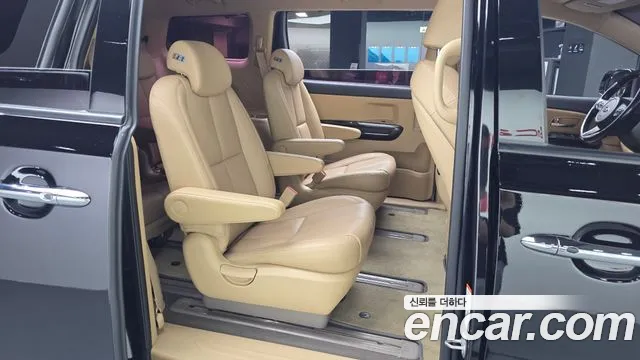 2018 Kia Canival 9-Seater Noblesse, photograph 1