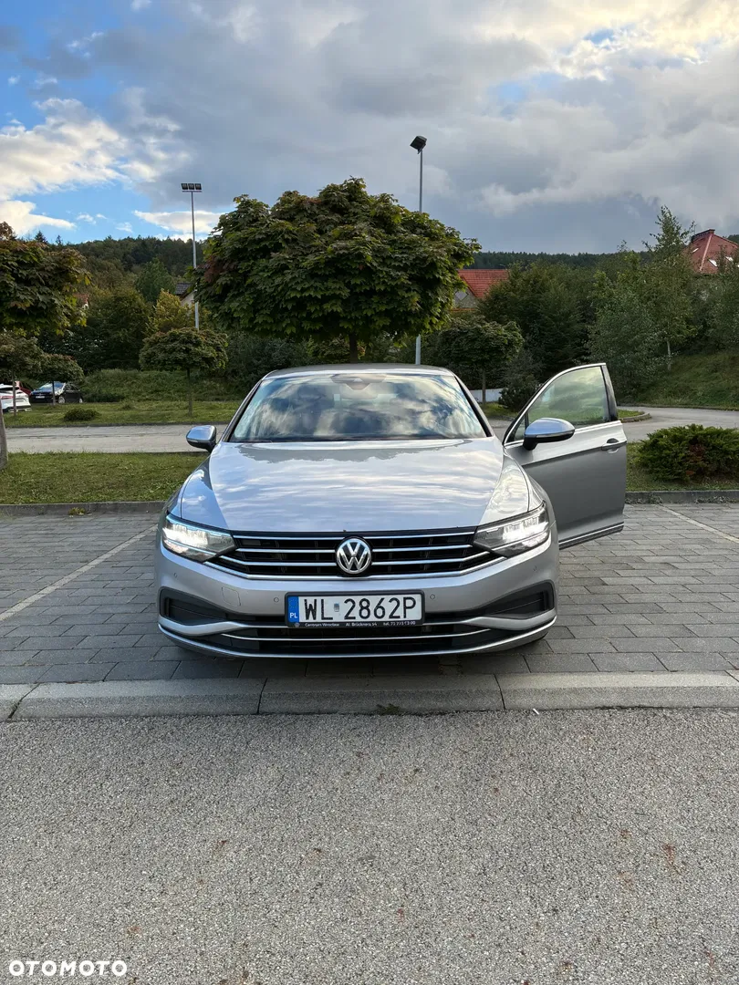 2020 Volkswagen Passat 2.0 TSI Business DSG, photograph 1