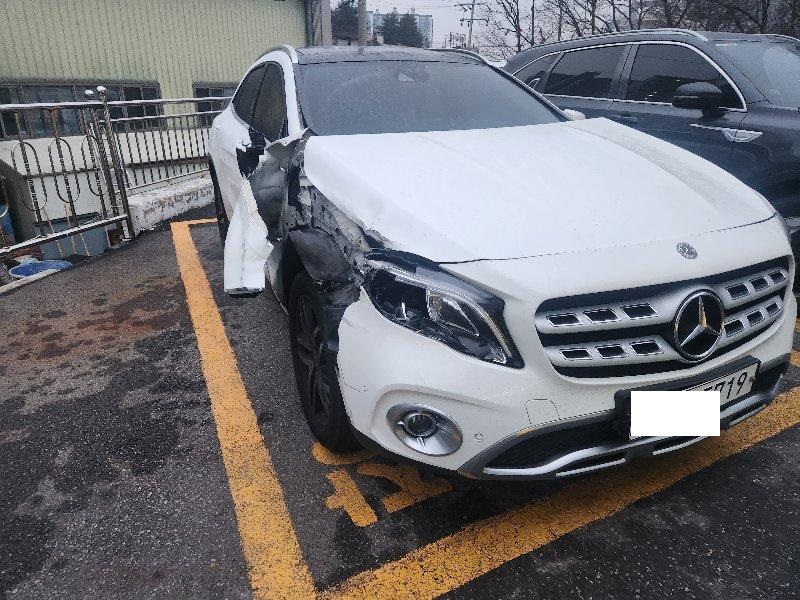 2018 Mercedes-Benz GLA220, photograph 4