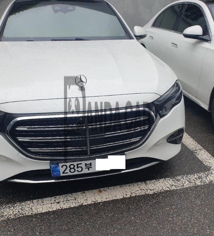 2026 Mercedes-Benz E 300 4MATIC, photograph 1