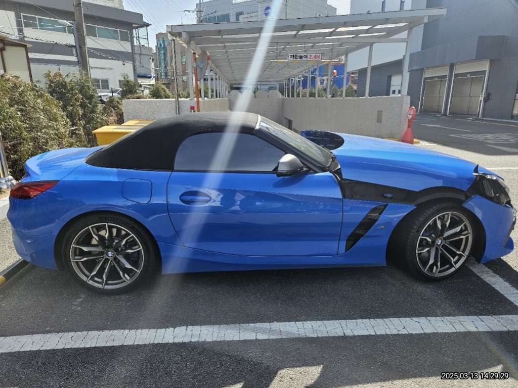 2022 BMW Z4 M40i, photograph 3
