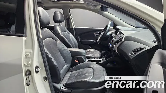 2012 Hyundai Tucson Diesel 2WD LX20, photograph 6