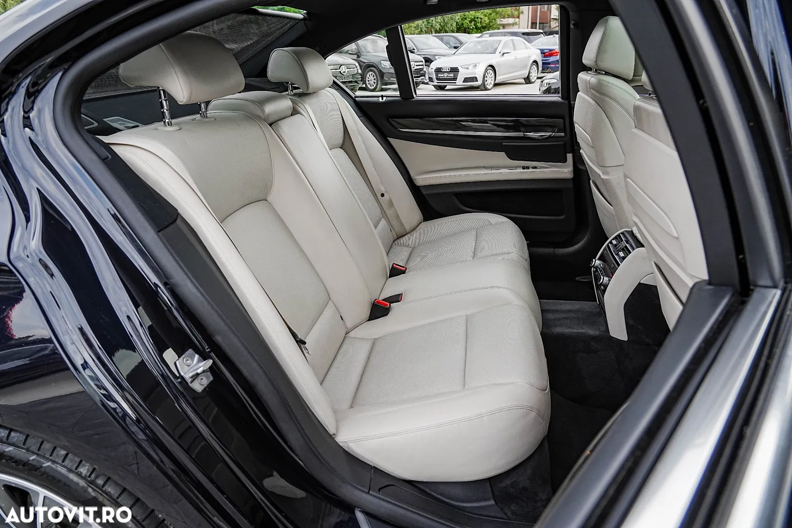 2014 BMW Seria 7 750i xDrive Edition Exclusive, photograph 9