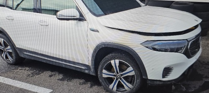2022 Mercedes-Benz EQB300 4MATIC, photograph 5