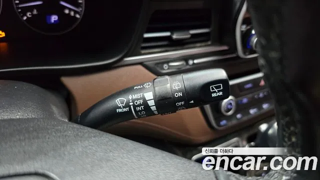 2018 Hyundai Starex Urban 9-Seater, photograph 4