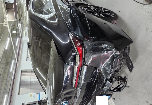 2023 BMW i7 xDrive60, photograph 3