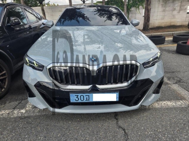 2026 BMW i5 eDrive40, photograph 1