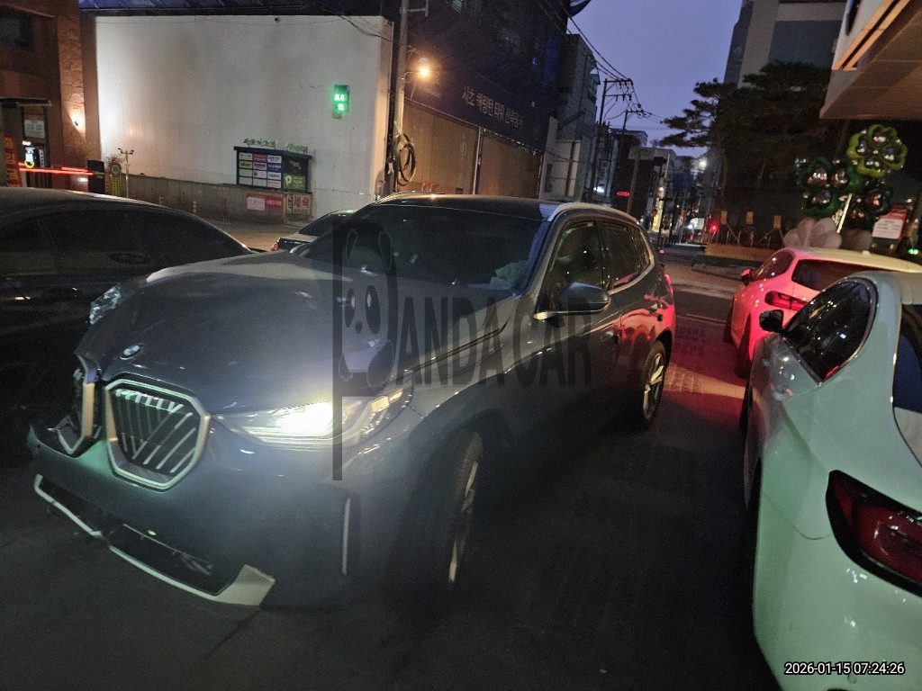 2025 BMW X3 20 xDrive, photograph 3
