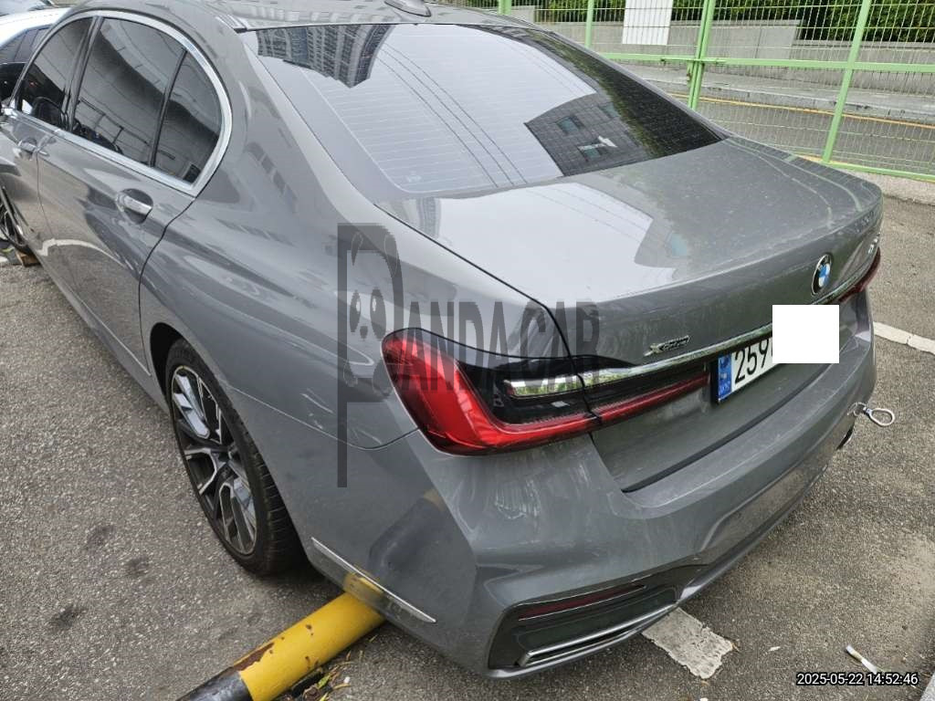 2021 BMW 740Li xDrive, photograph 1