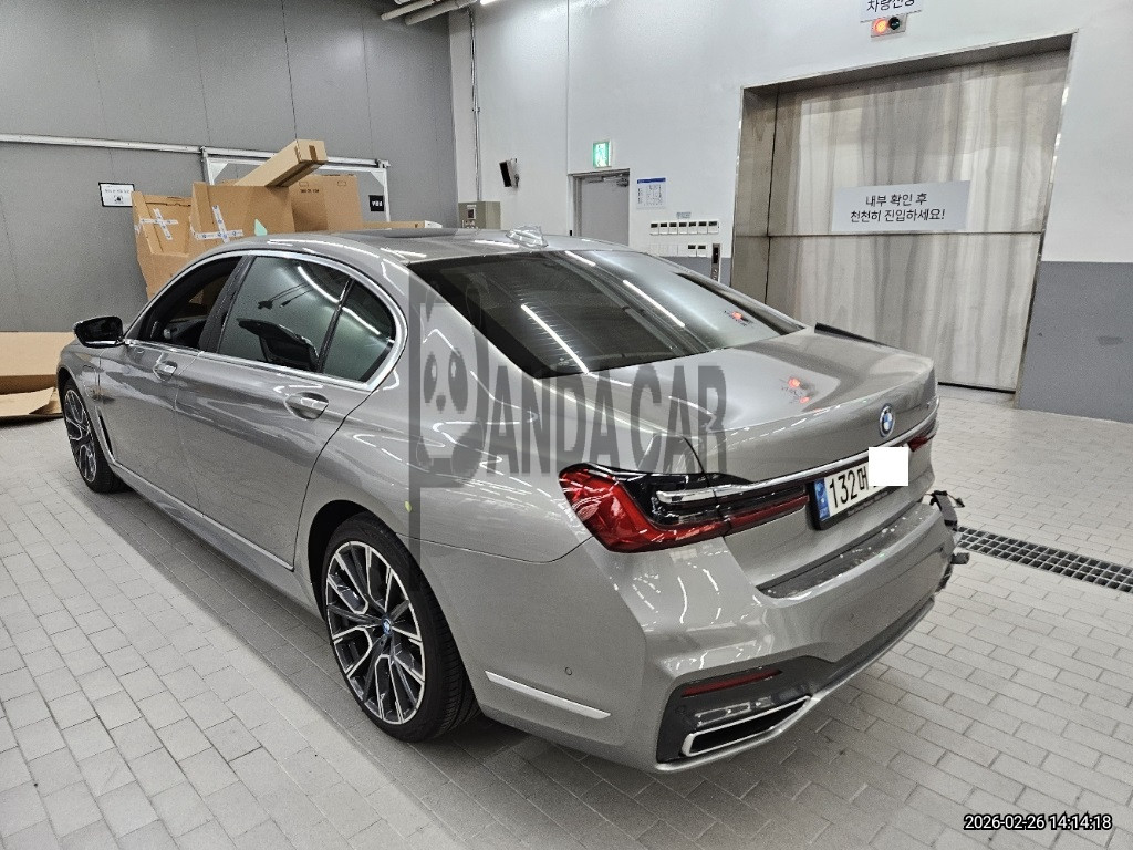2022 BMW 745Le iPerformance, photograph 3