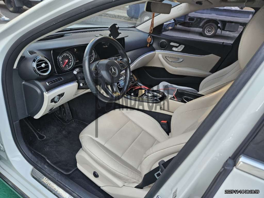 2017 Mercedes-Benz E220 d, photograph 2