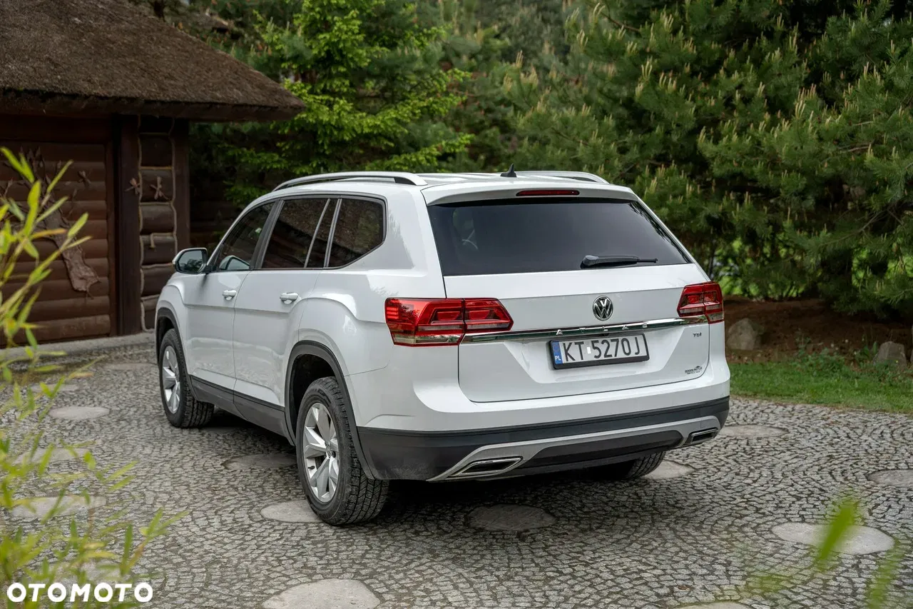2018 Volkswagen Atlas, photograph 2