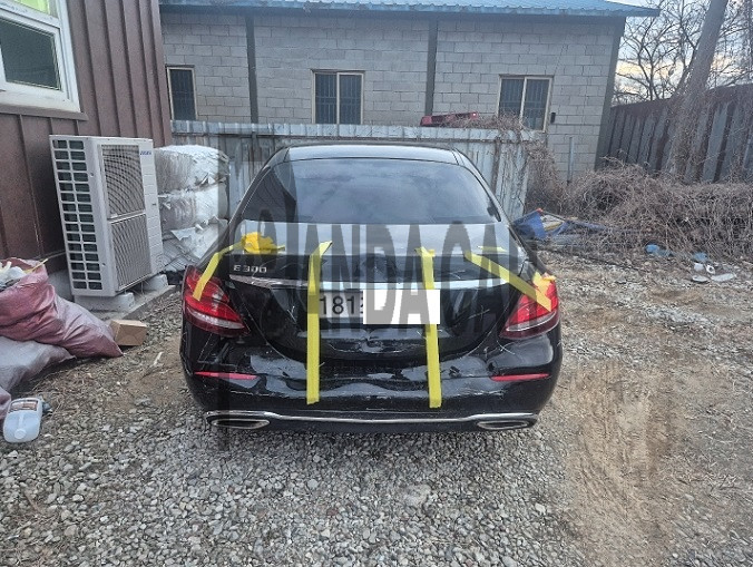 2019 Mercedes-Benz E300, photograph 1