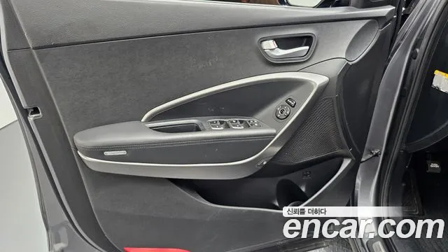 Hyundai Santafe Diesel(e-VGT) 2.0 2WD Premium — photo 1 of 31