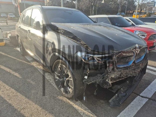2024 BMW iX3 M Sport, photograph 3