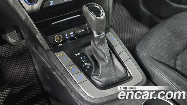 Hyundai AVANTE 1.6 GDI Smart — photo 1 of 30