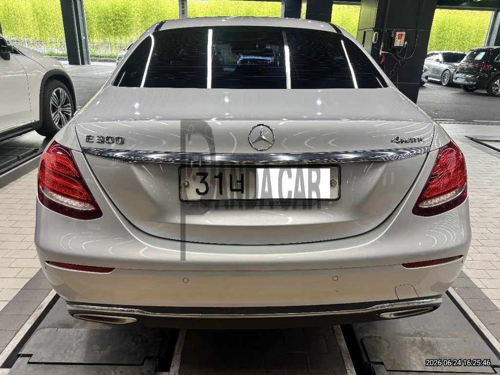 2019 Mercedes-Benz E300 4Matic, photograph 4