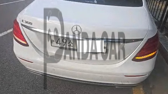 2019 Mercedes-Benz E300, photograph 3