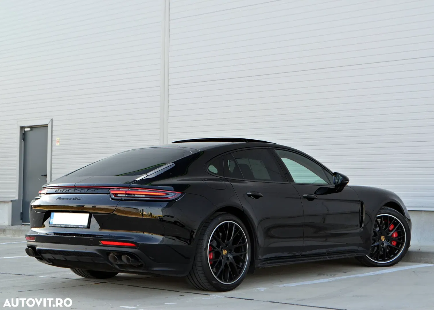2019 Porsche Panamera GTS, photograph 6