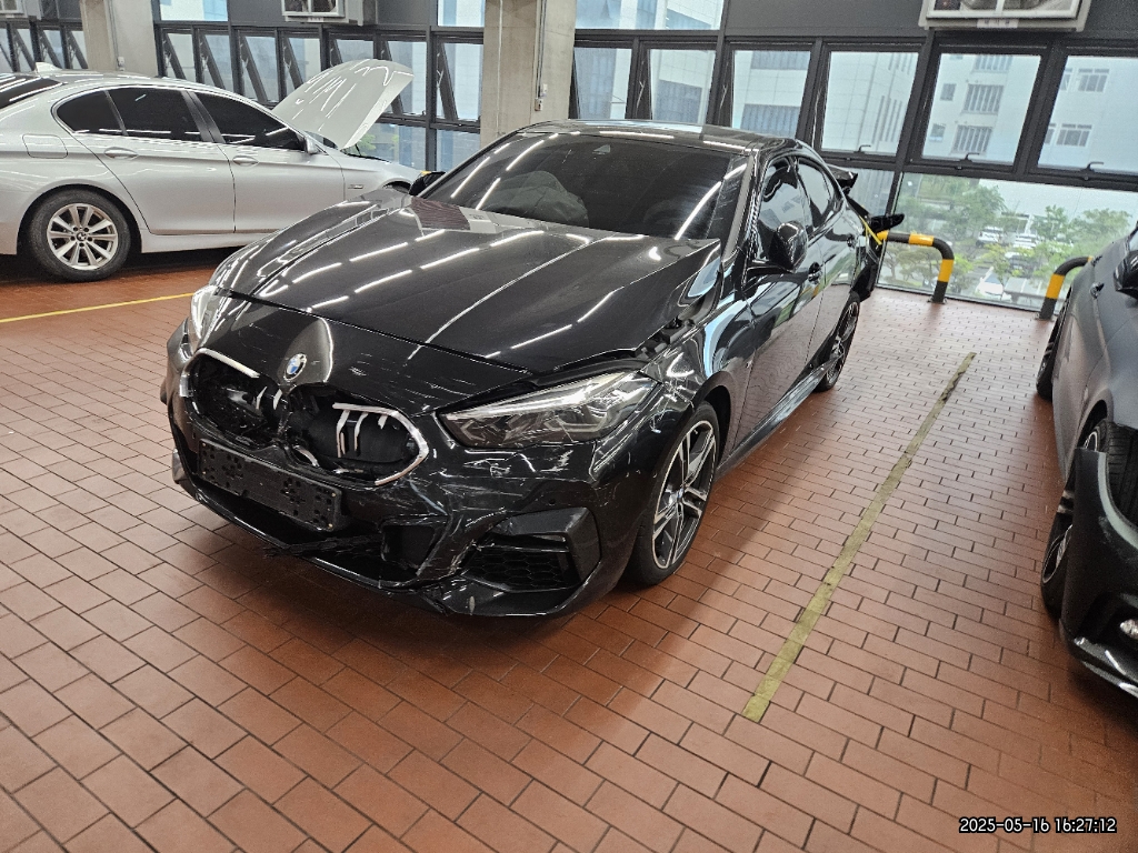 2022 BMW 220i Gran Coupe, photograph 3