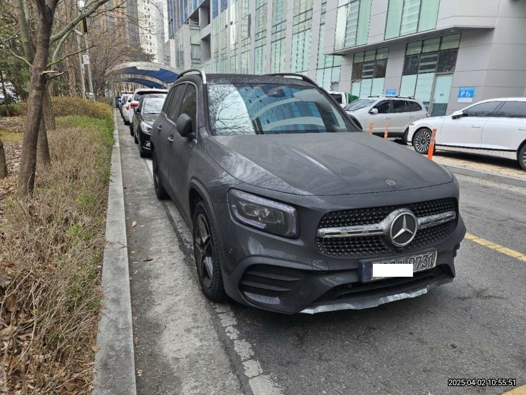 2021 Mercedes-Benz GLB250 4MATIC, photograph 3