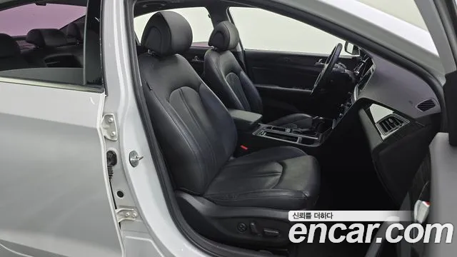 Hyundai Sonata 2.0 Premium — photo 1 of 20