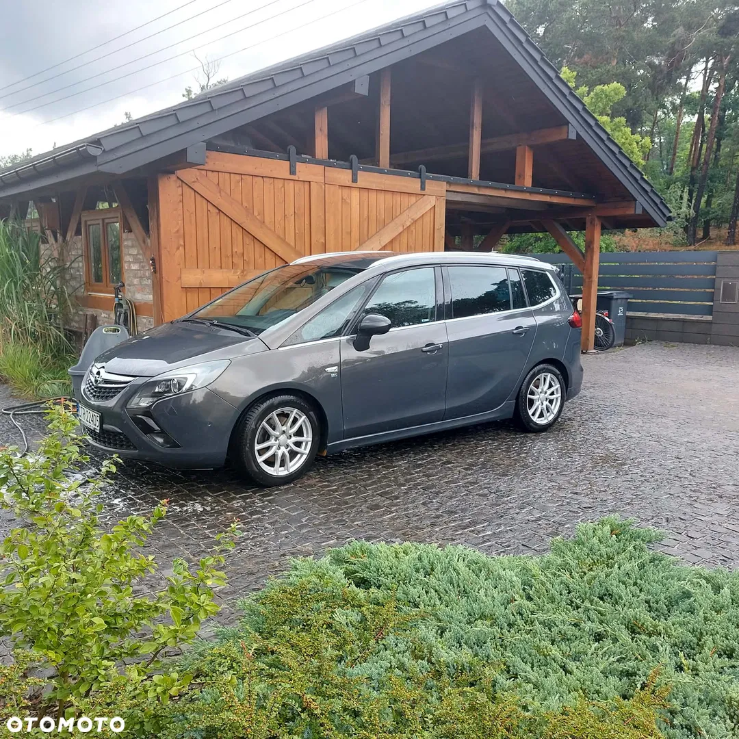 2016 Opel Zafira 2.0 CDTI Cosmo S&S, photograph 1