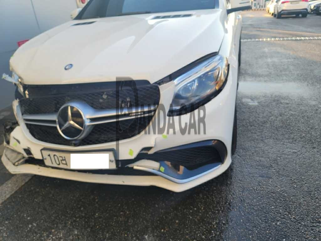 2017 Mercedes-AMG GLE63 S 4Matic Coupe, photograph 3