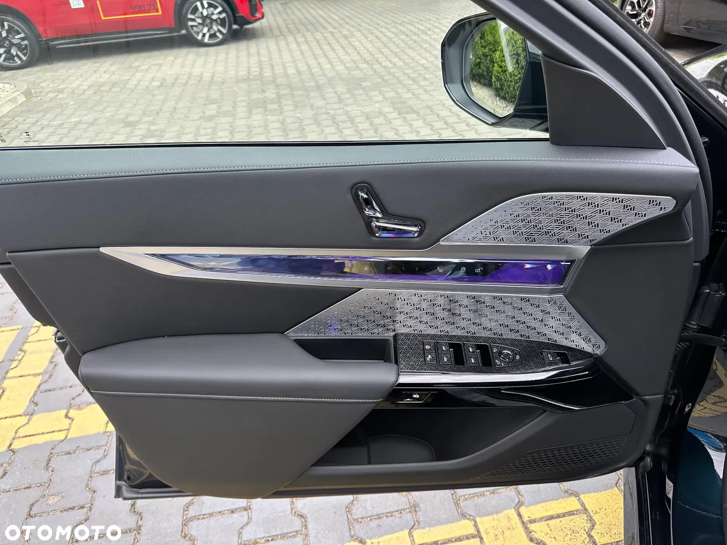 2026 BMW Seria 7 M760e PHEV xDrive Individual Edition sport, photograph 10