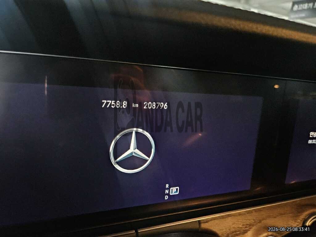 2022 Mercedes-Benz E220 d 4MATIC, photograph 3