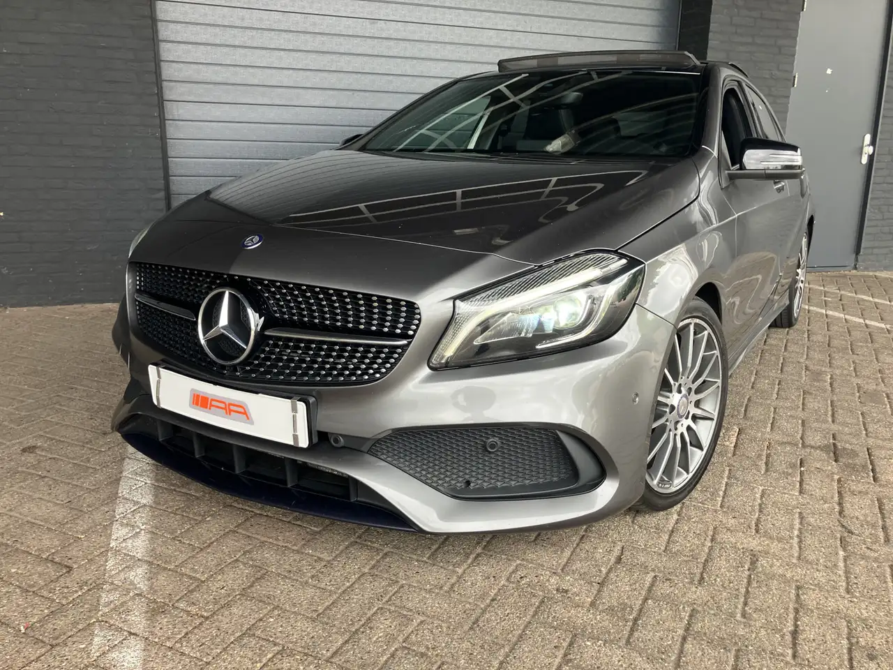 2016 Mercedes-Benz A 200 d ///AMG PANO-XENON-LED, photograph 3
