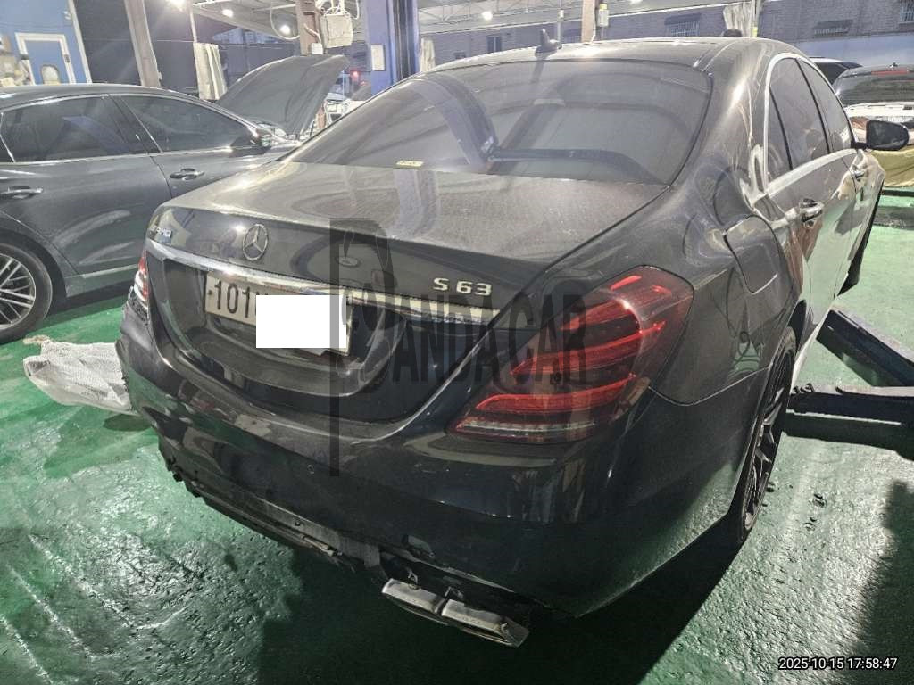 2020 Mercedes-Benz MercedesAMG S63 4MATIC + L, photograph 2