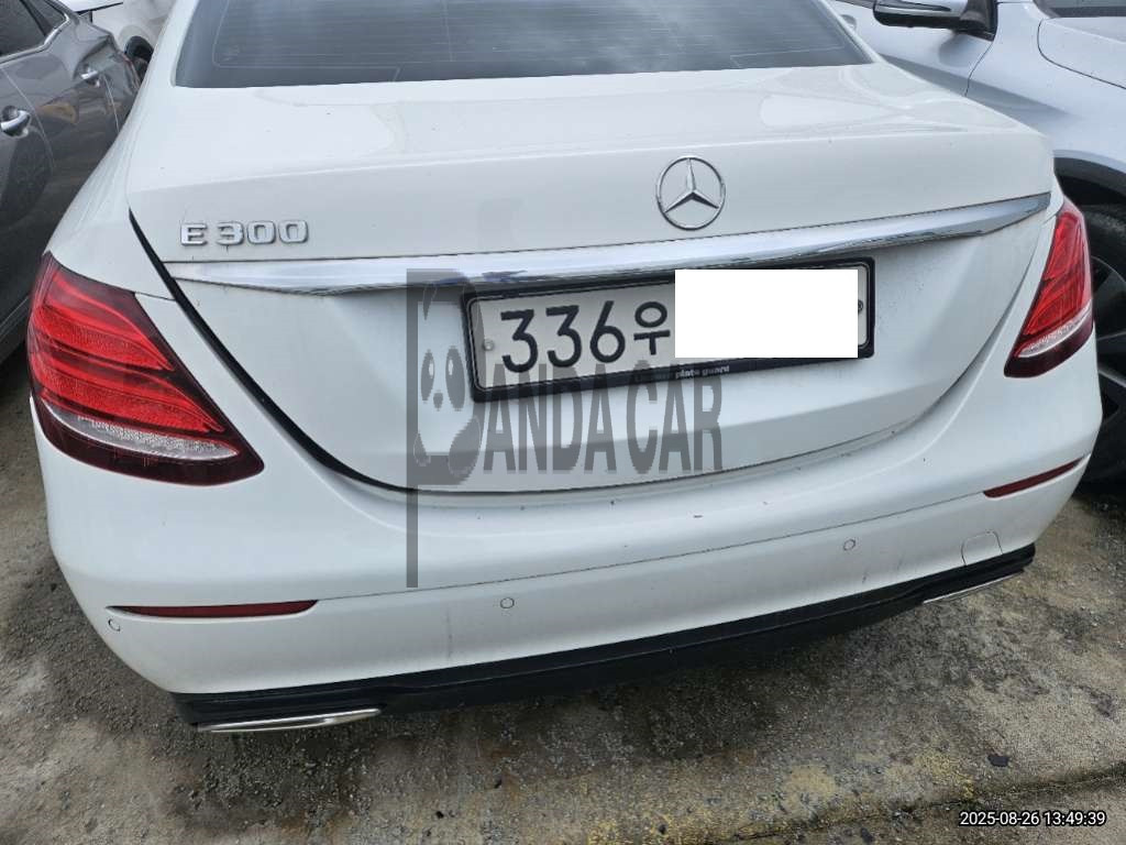 2017 Mercedes-Benz E300, photograph 2