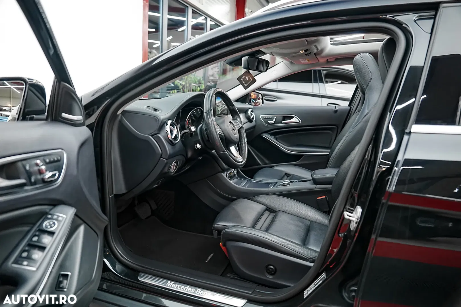 2017 Mercedes-Benz GLA 220 d 4MATIC 7G-DCT, photograph 4