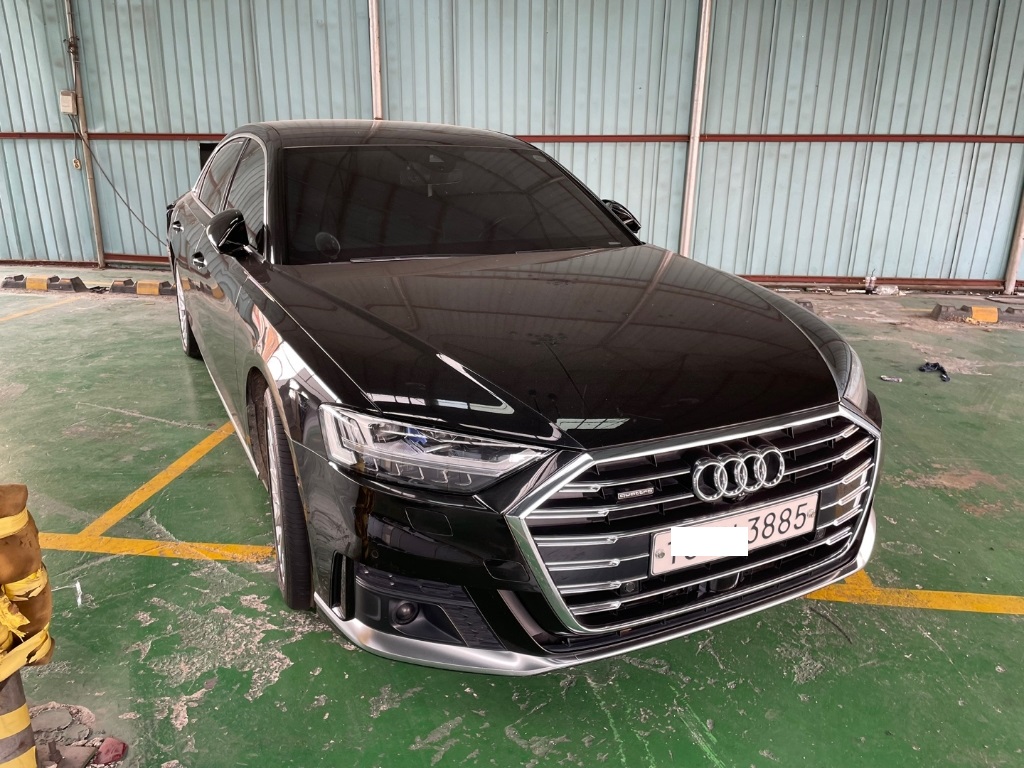 2020 Audi A8L 55 TFSI quattro, photograph 2