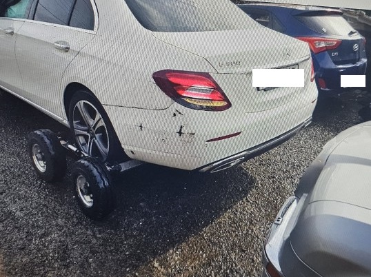 2019 Mercedes-Benz E300, photograph 3