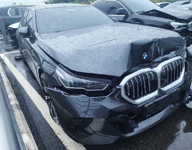 2024 BMW 530i xDrive, photograph 2