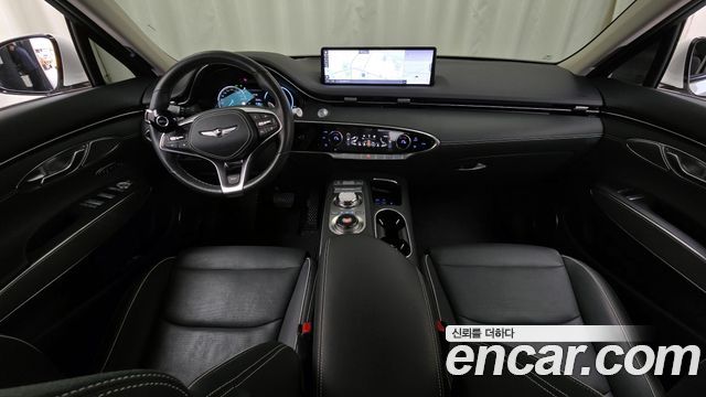 Genesis GV70 e-AWD — photo 1 of 20