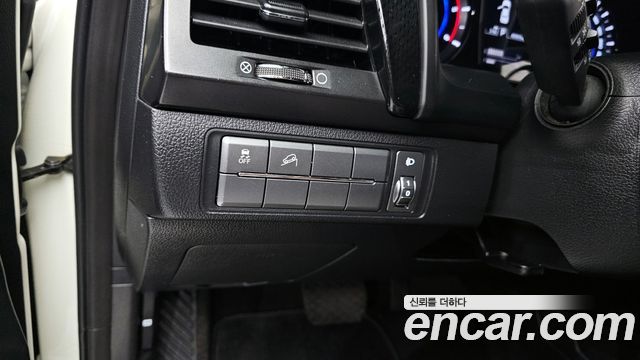 KG_Mobility_Ssangyong Rexton Diesel 2.2 4WD — photo 1 of 20