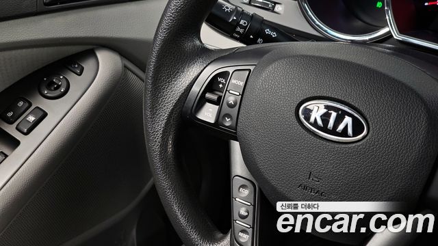 Kia K5 2.0 Smart — photo 1 of 17