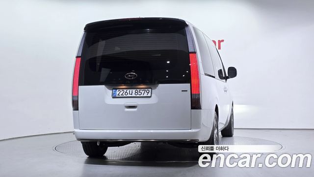 Hyundai Staria 4WD Lounge 7-Seater — photo 1 of 20