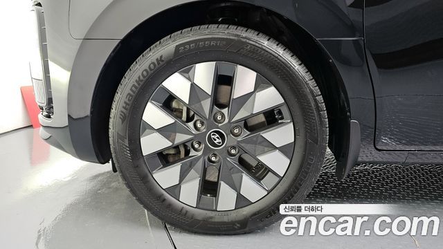 Hyundai Staria L3.5 Lounge 9-Seater — photo 1 of 20