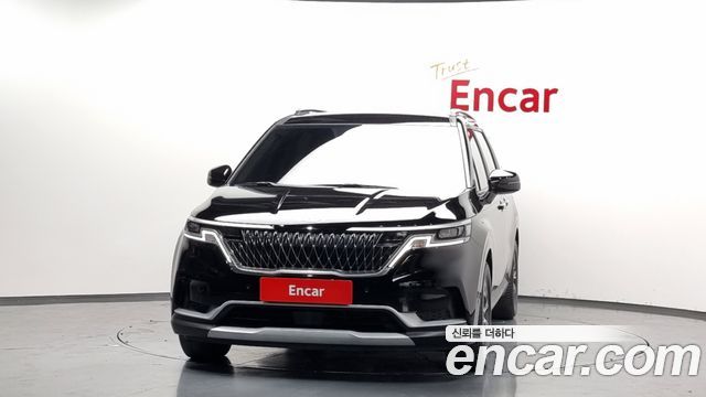 Kia Canival Diesel 9-Seater Prestige — photo 1 of 20