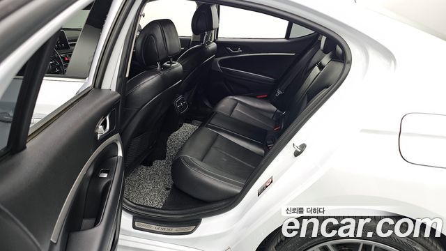 Genesis G70 2.0T — photo 1 of 20