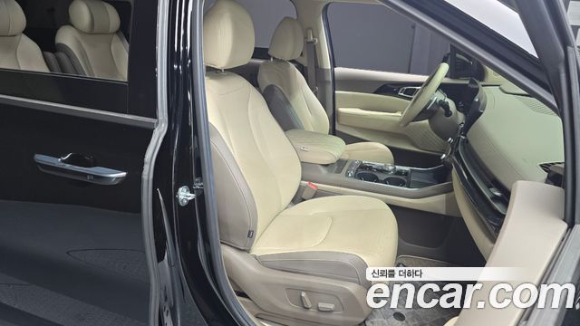 Kia Canival Diesel 7-Seater Signature — photo 1 of 20