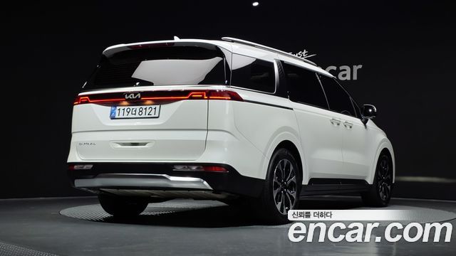 Kia Canival Diesel 9-Seater Signature — photo 1 of 20