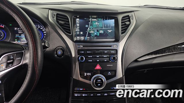 Hyundai Grandeur Premium — photo 1 of 20