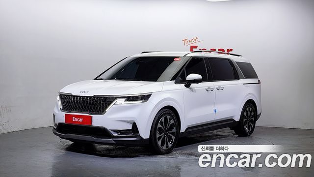 Kia Canival Diesel 7-Seater Signature — photo 1 of 20